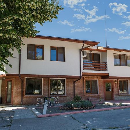 Family Hotel Kipra Ngoại thất bức ảnh