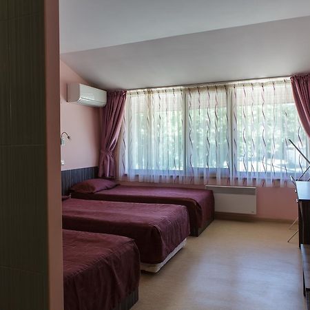 Family Hotel Kipra Ngoại thất bức ảnh