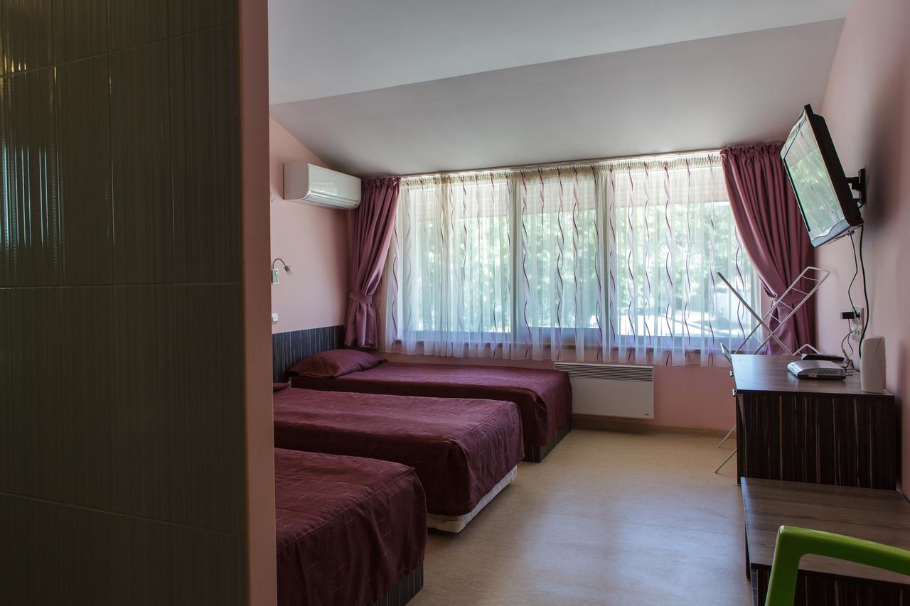 Family Hotel Kipra Ngoại thất bức ảnh