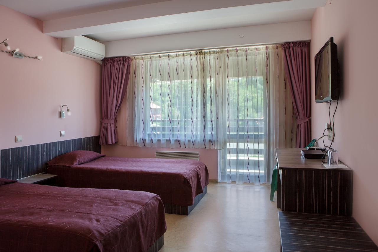 Family Hotel Kipra Ngoại thất bức ảnh