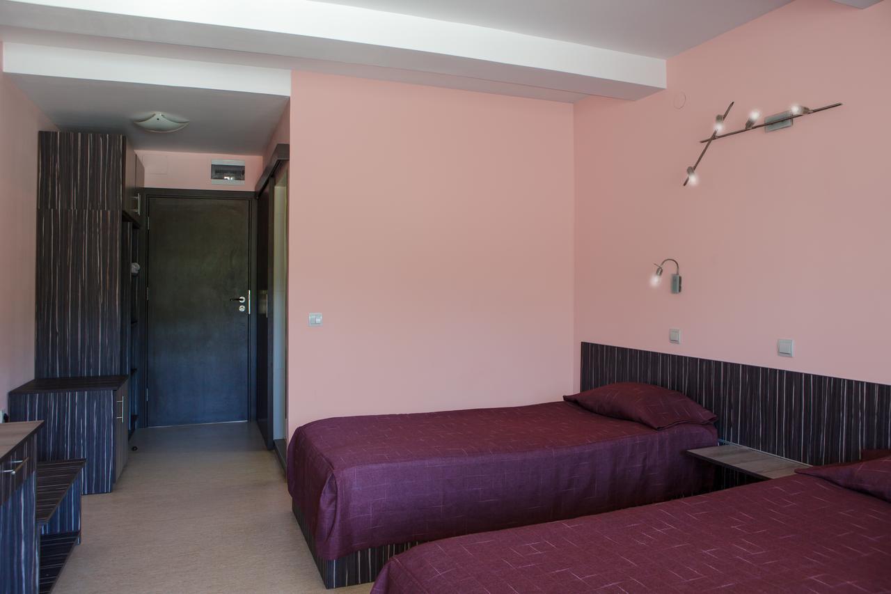 Family Hotel Kipra Ngoại thất bức ảnh