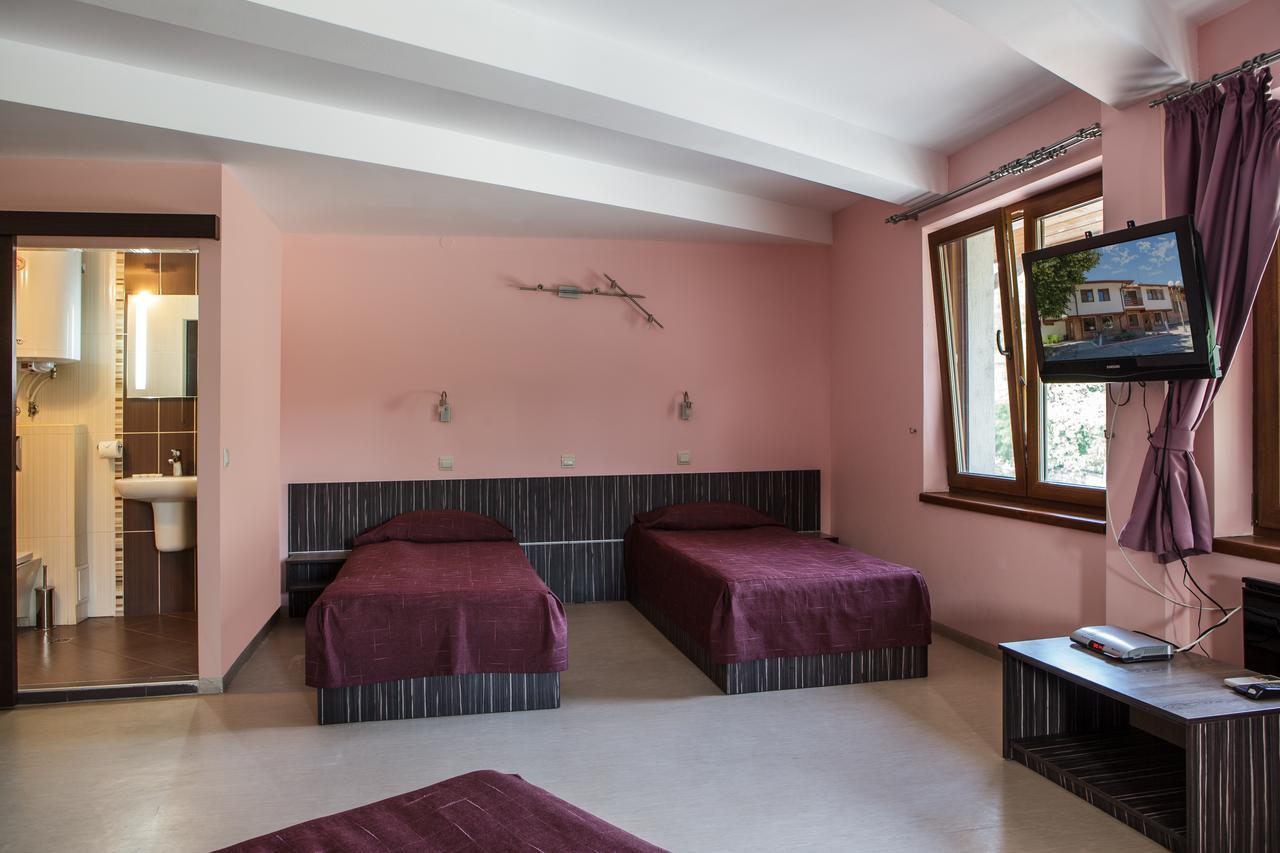Family Hotel Kipra Ngoại thất bức ảnh