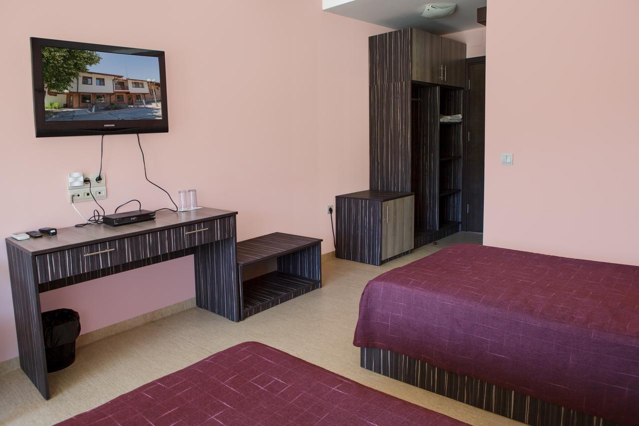 Family Hotel Kipra Ngoại thất bức ảnh