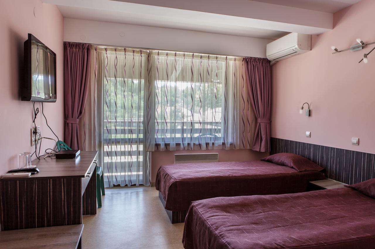 Family Hotel Kipra Ngoại thất bức ảnh