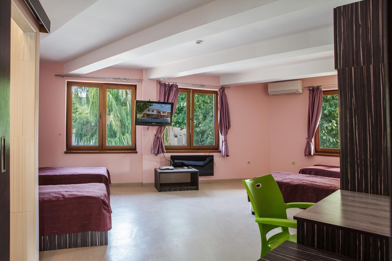 Family Hotel Kipra Ngoại thất bức ảnh